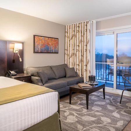 Auberge Des Gallant Rigaud ภายนอก รูปภาพ