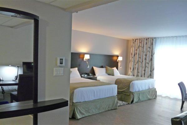 Auberge Des Gallant Rigaud ภายนอก รูปภาพ