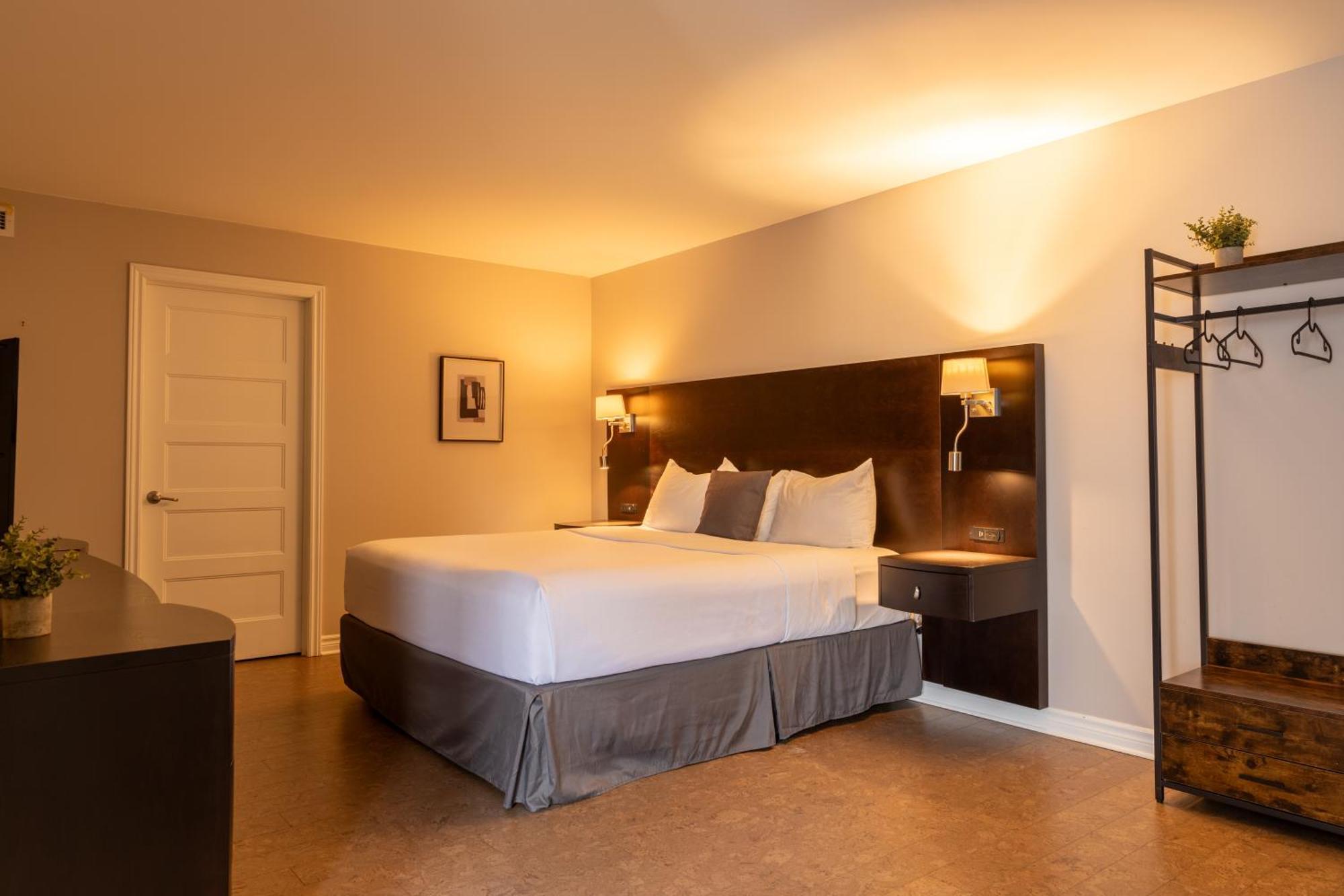 Auberge Des Gallant Rigaud ภายนอก รูปภาพ