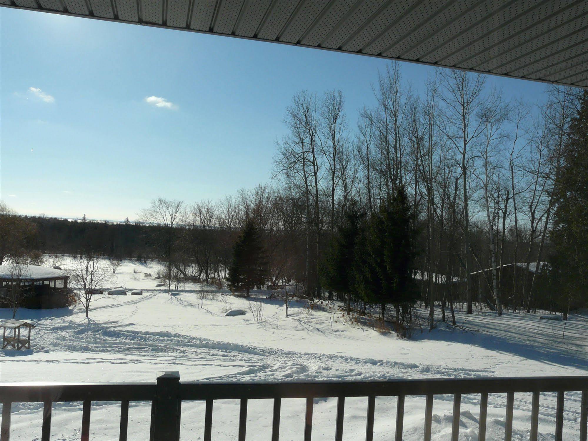 Auberge Des Gallant Rigaud ภายนอก รูปภาพ