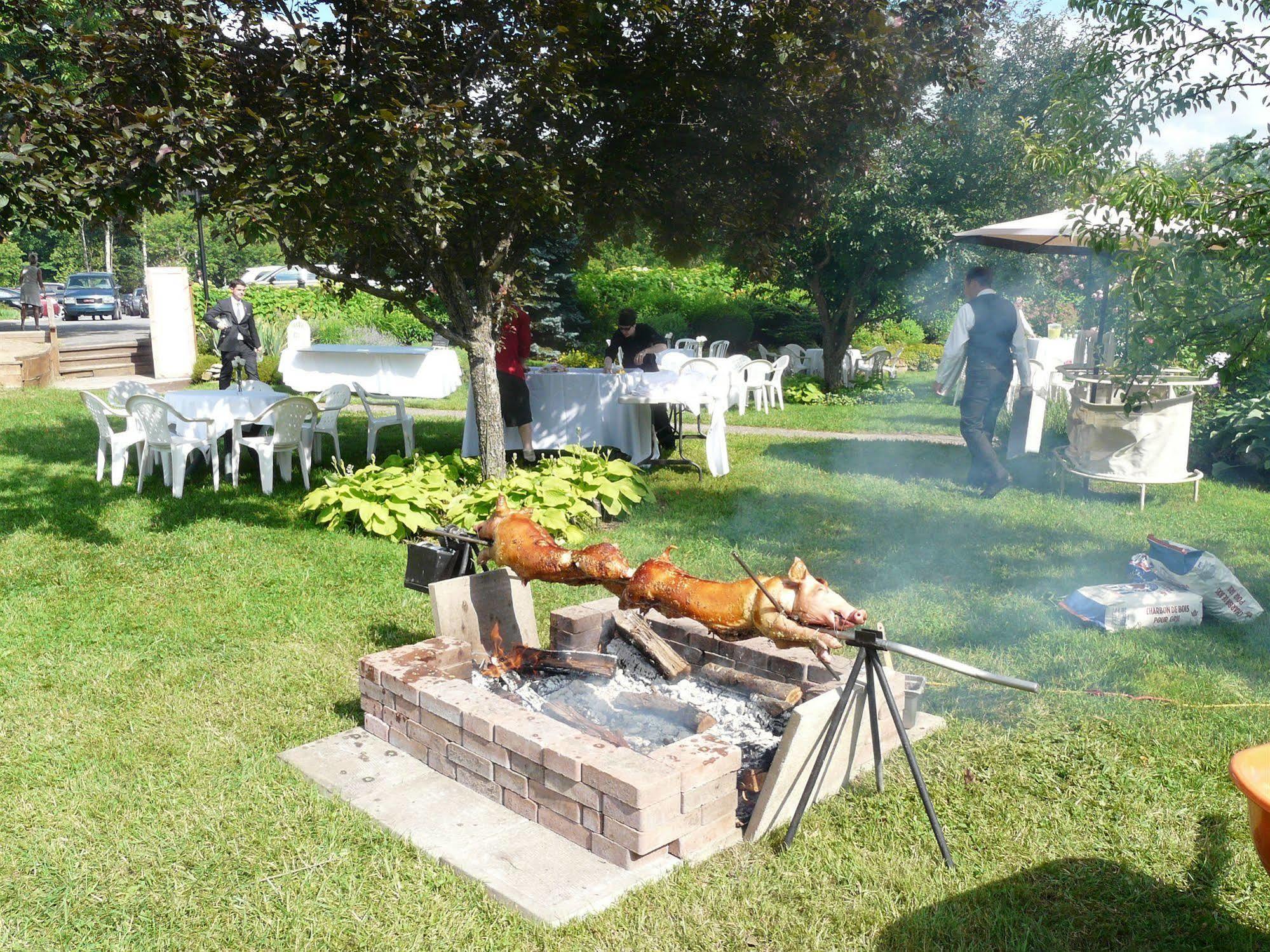 Auberge Des Gallant Rigaud ภายนอก รูปภาพ