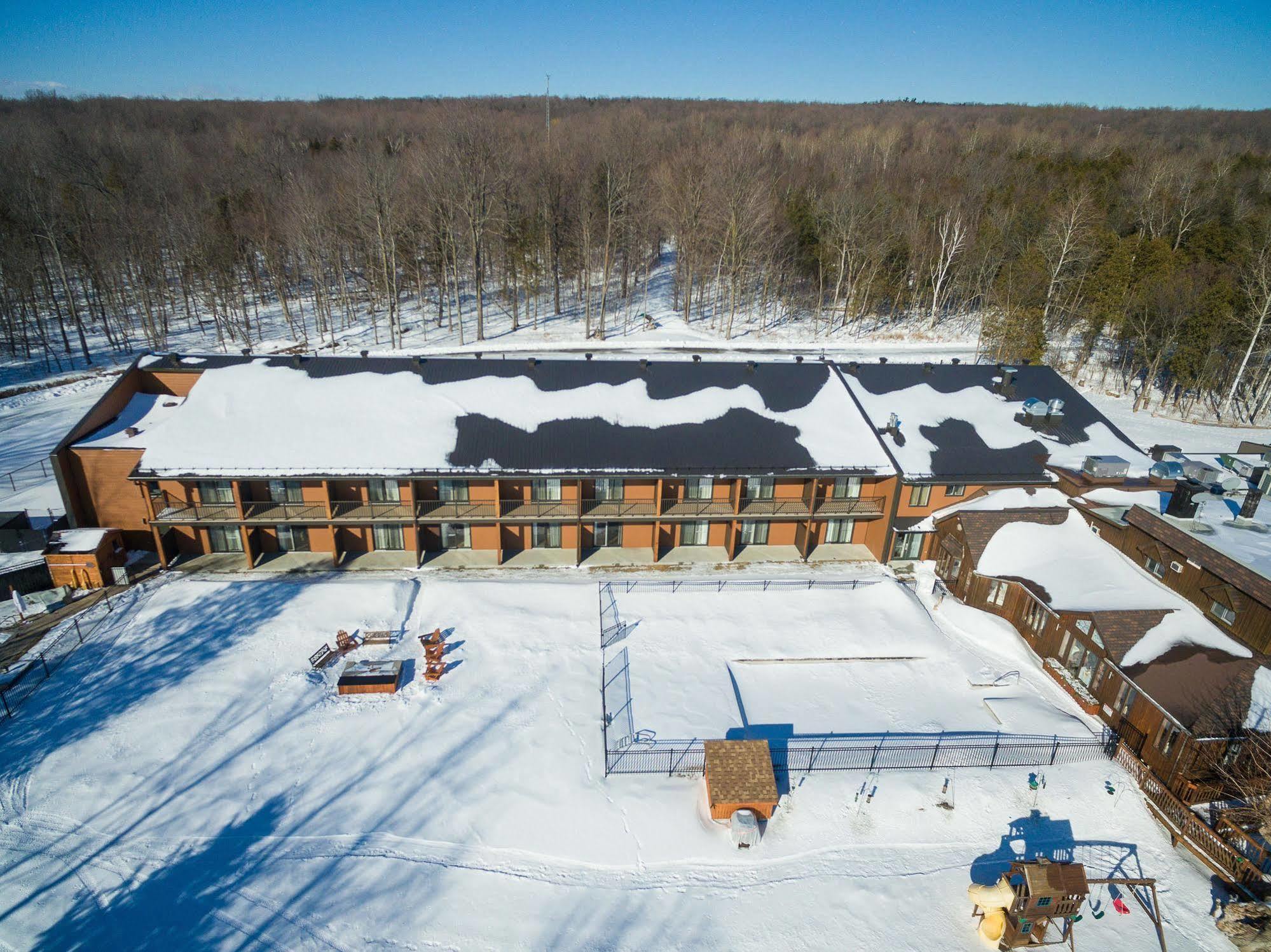 Auberge Des Gallant Rigaud ภายนอก รูปภาพ