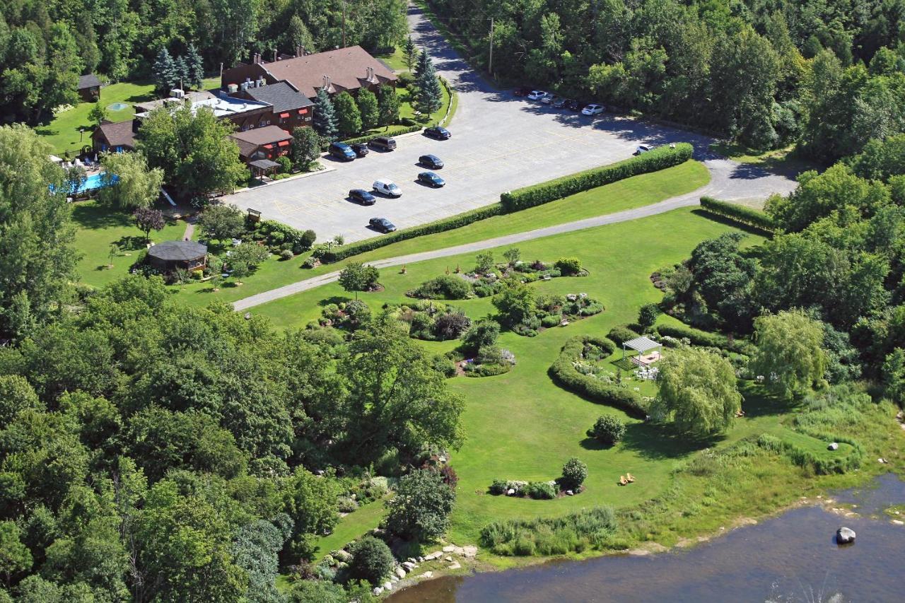 Auberge Des Gallant Rigaud ภายนอก รูปภาพ